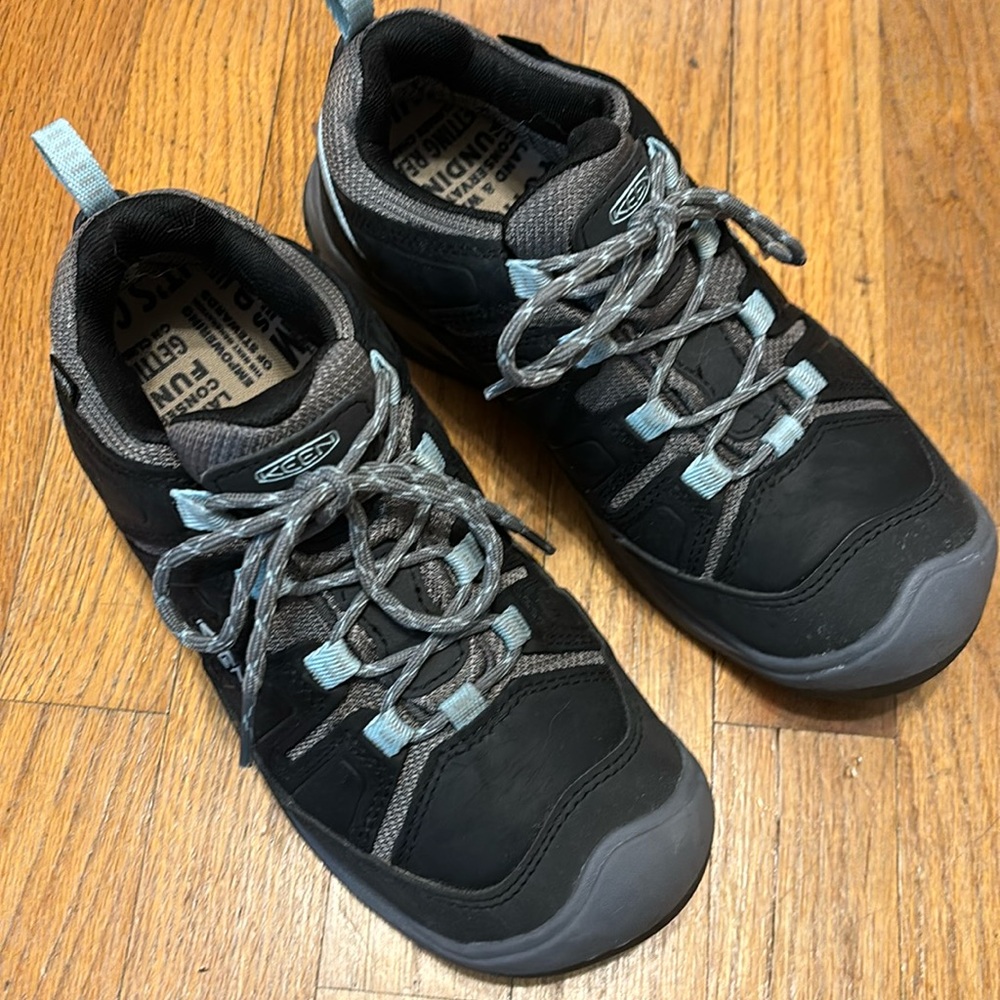 Like new Keen Waterproof Targhee!  Size 6.5